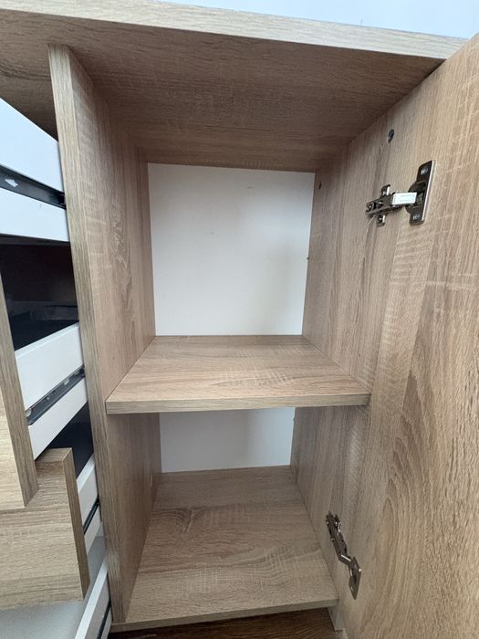 Comodă JYSK model TAPDRUP (4 sertare + 1 ușă), nuanță stejar deschis
