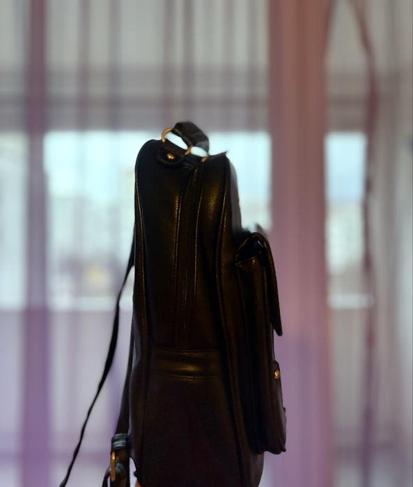 Кожена дамска чанта с ципове