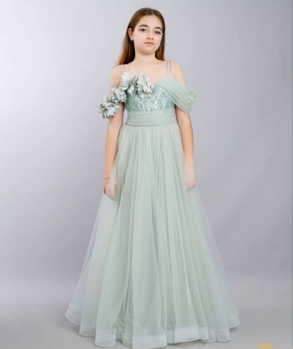 Продажа подрасковых вечерних платьев