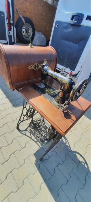 Mașină de cusut Singer