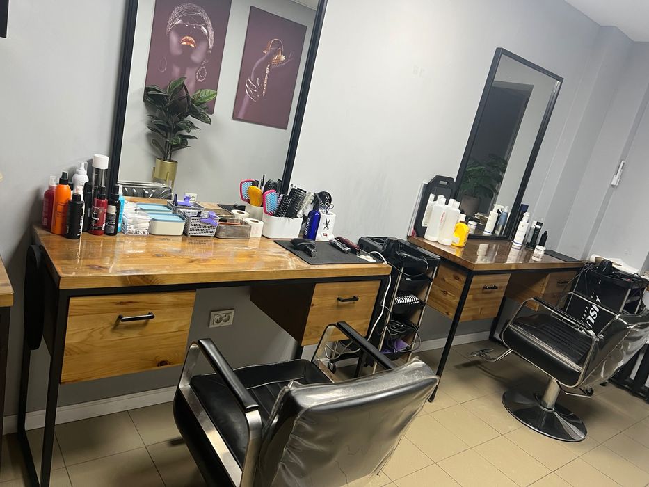 продается 2 тумбы парикмахерские