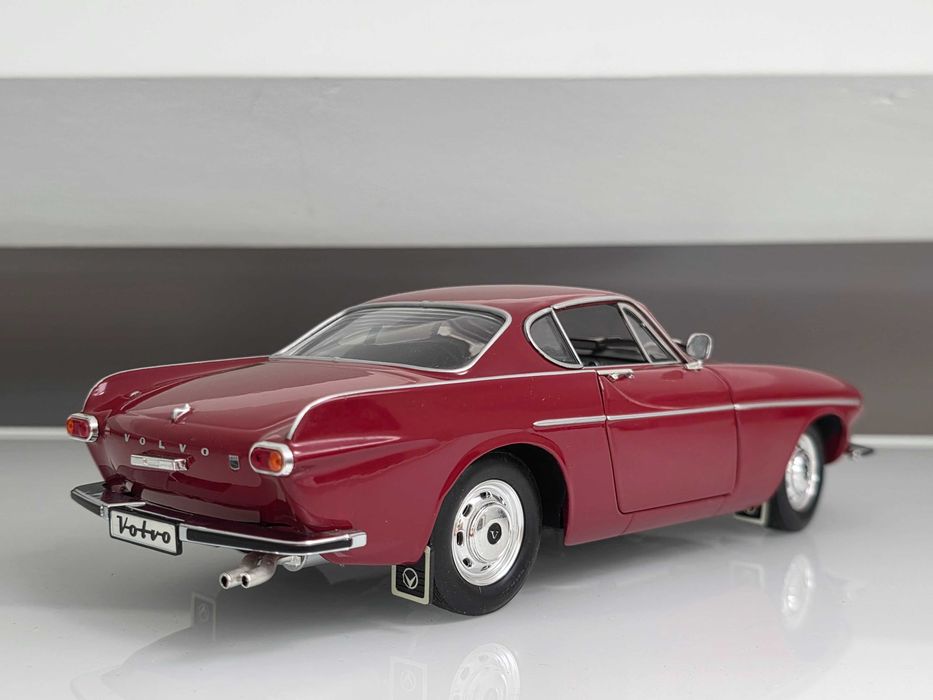 Macheta Auto Colectie 1/18 Revell Volvo P1800 S