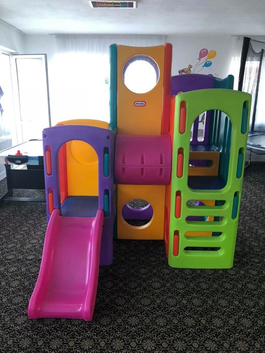 Tobogan , spațiu joacă