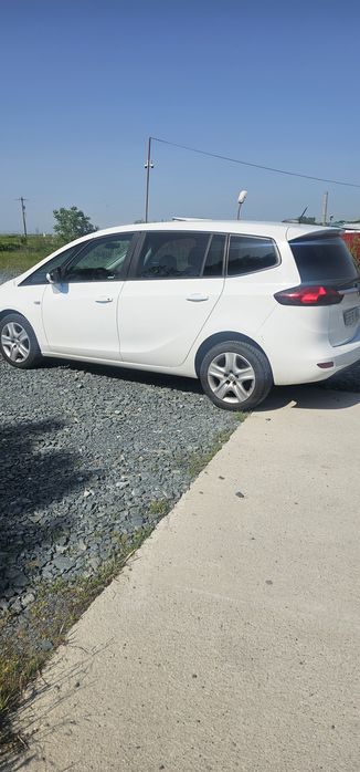 Opel Zafira alba