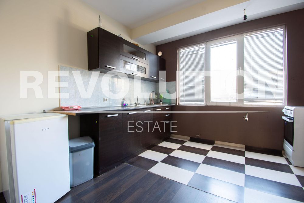 Дава се под наем Тристаен апартамент в София, Лозенец - 103 кв.м за 750 € - Снимка #2