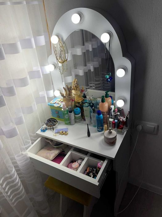 Мебель в комнату для девочки-подростка