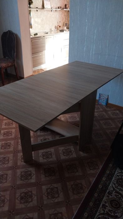 Продается стол книжка