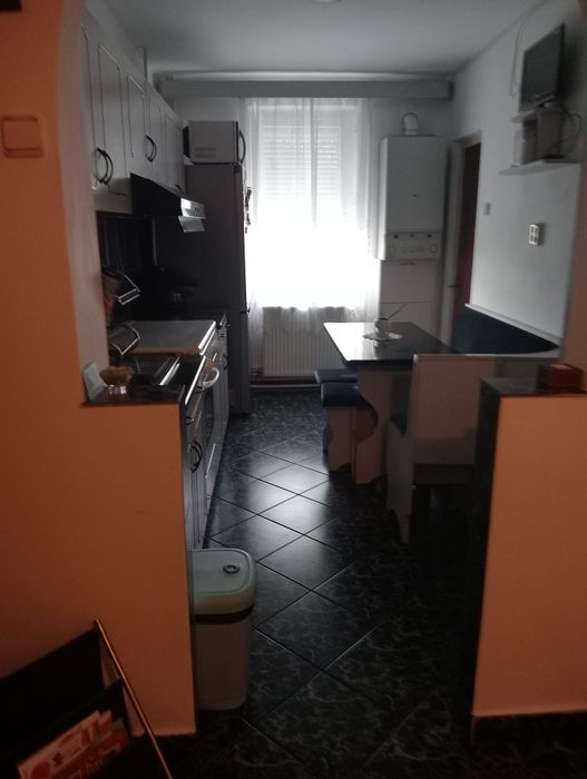 Închiriez apartament