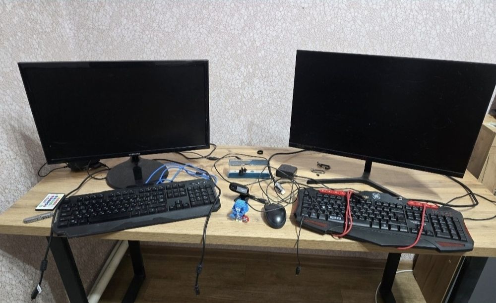 Продам два монитора 23   24 дюйма по 60 гц клавиатуры в подарок