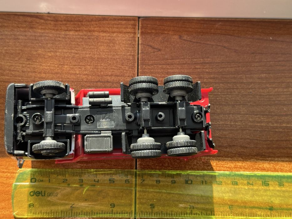 Machete metalice 1/32