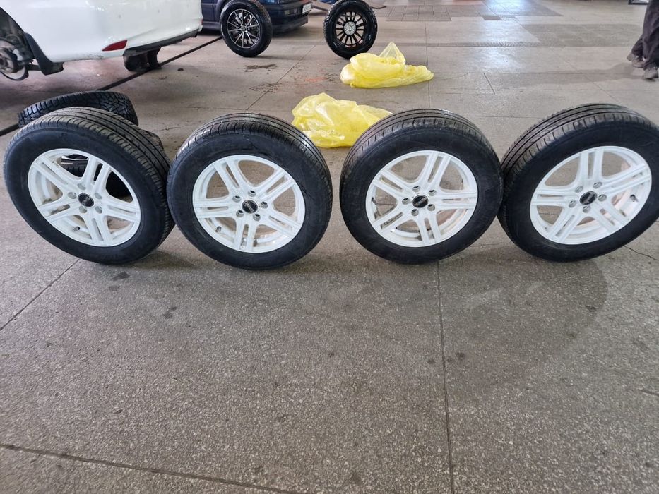 Продам шины с диском