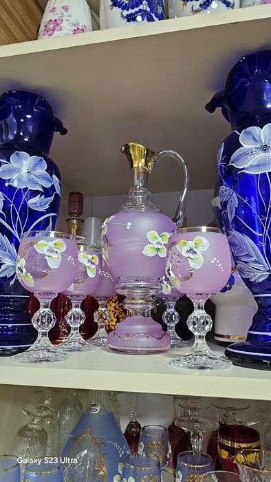 Продаются вазы ,чешские .Уточнять