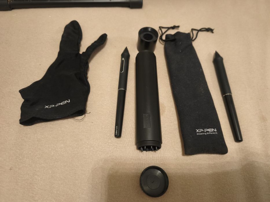 Продавам графичен дисплей XP-PEN Artist 22E Pro в много добро състояние.