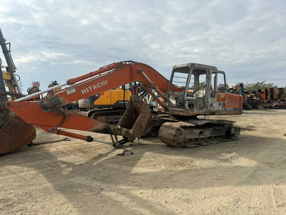 Dezmembrez excavator pe senile Hitachi EX 150-piese de schimb Hitachi