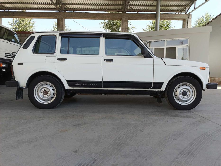 LADA 4x4 / 4 eshikli NIVA