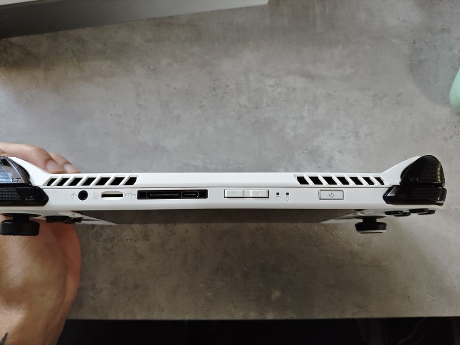 Asus ROG ally z1 extreme