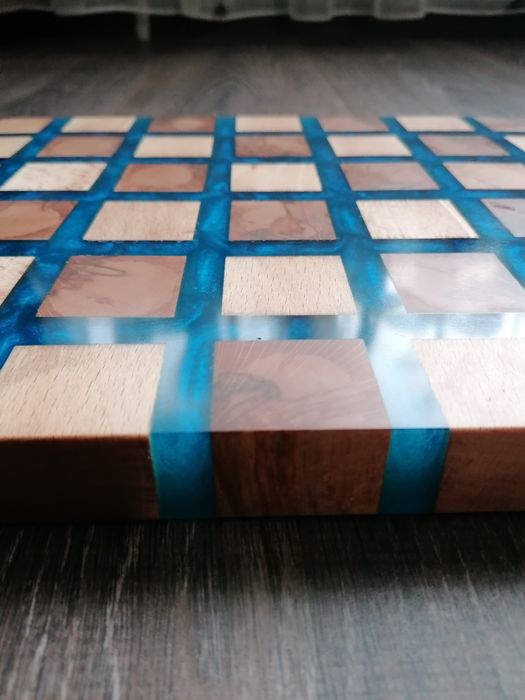 Дъска за рязане и сервиране от бук и епоксидна смола