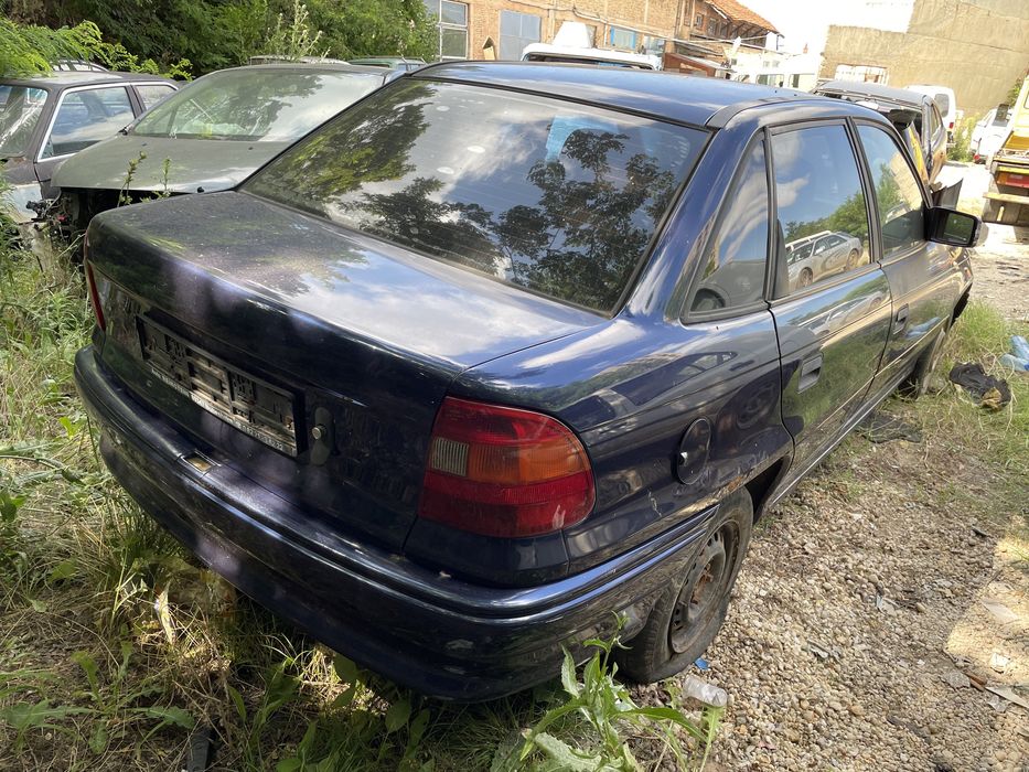 Опел Астра ф 1.6 1997 На Части