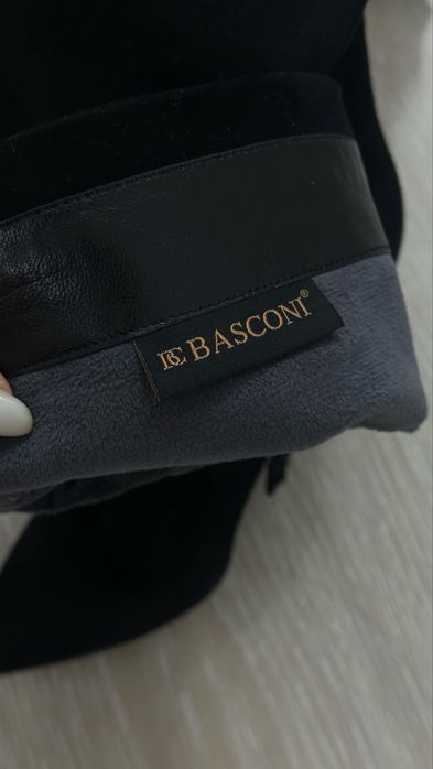Новые высокие сапоги Basconi