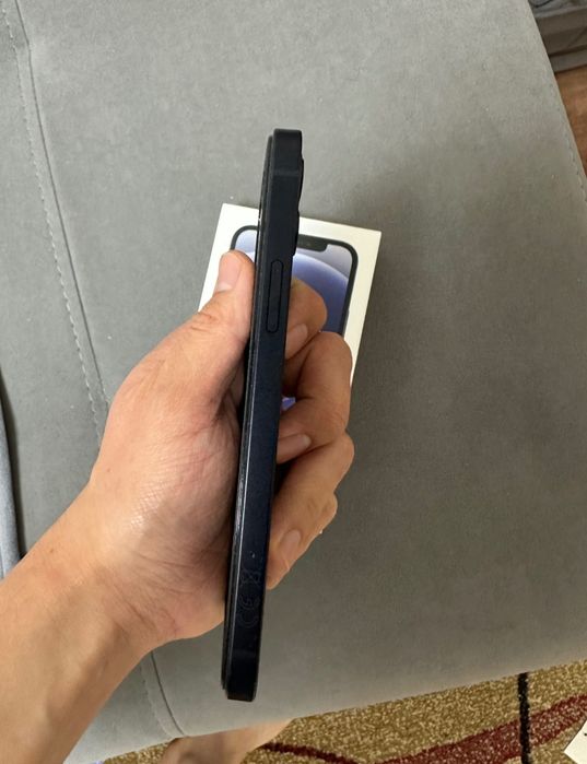 Айфон 12 сатылады