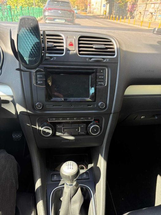 Volkswagen Golf 6 | 1.2 TSI (105 CP, Manuală 6 trepte) | 2010 | Park Assist | Climatronic | Scaune încălzite