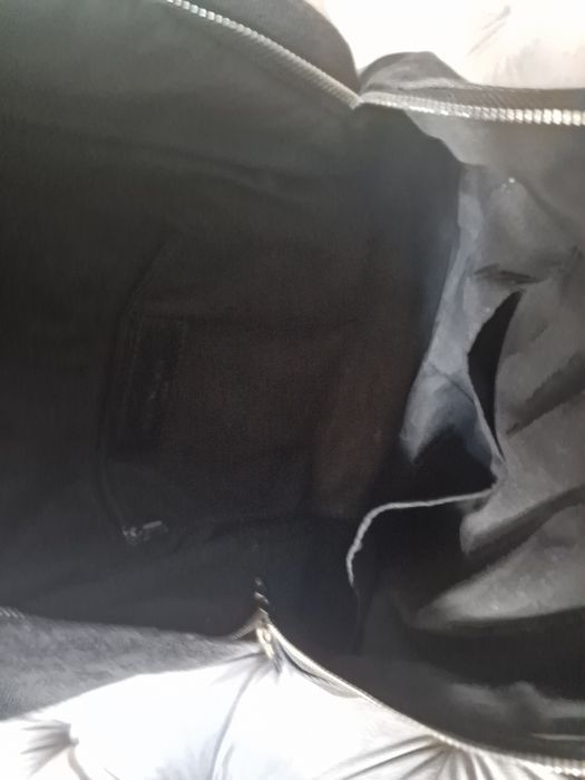 Ghiozdan Balenciaga purtat