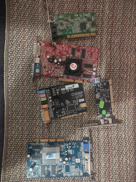 Vând placi de baza placi de sunet diferite placi electronice și laptop