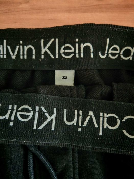 Долнище calvin klein закупено от чужбина