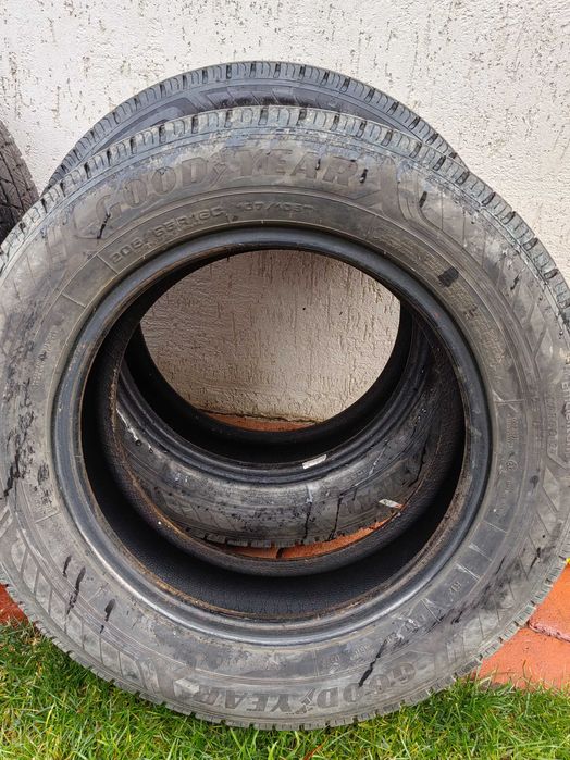 Vand 2 anvelope 205 75 16c si 2 anvelope 205 65 16c