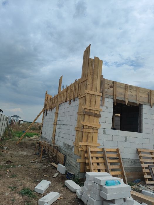 Fara avans. Constructii case la rosu,renovari