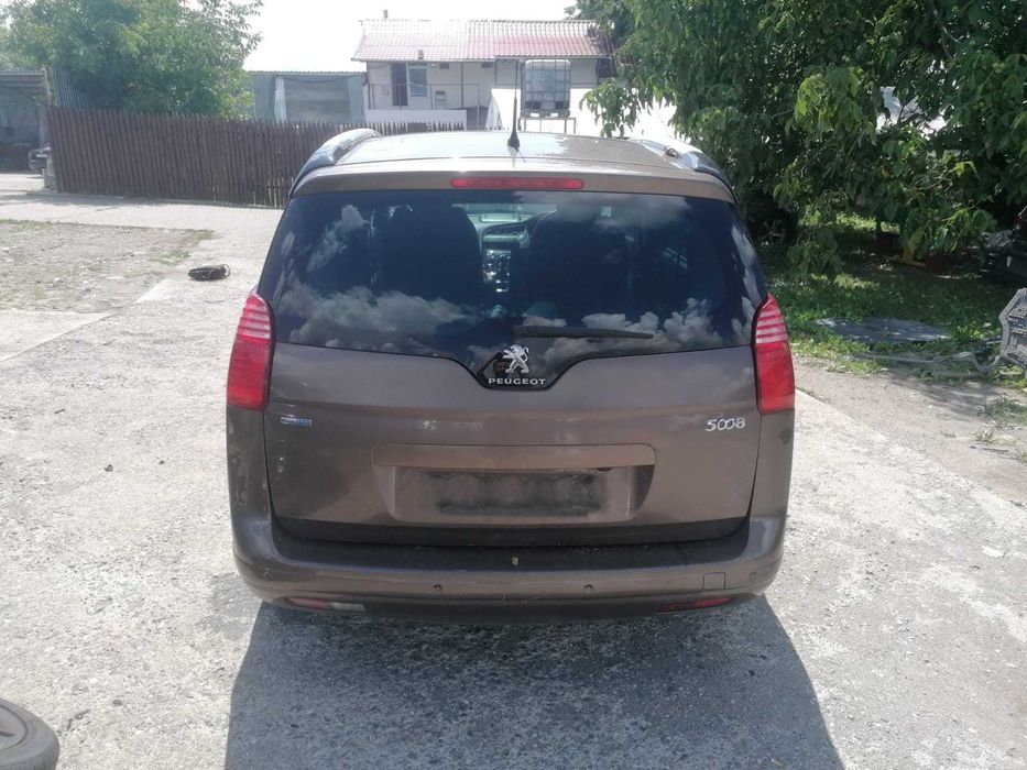Dezmembrez Peugeot 5008 facelift 1.6 HDI 2015