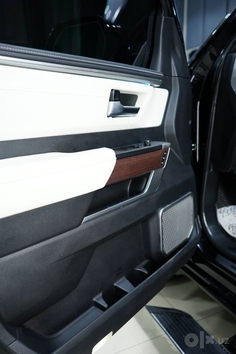 Toyota Sequoia Hybrid 2023 srochni sotiladi