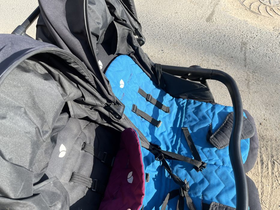 Двойная коляска черная