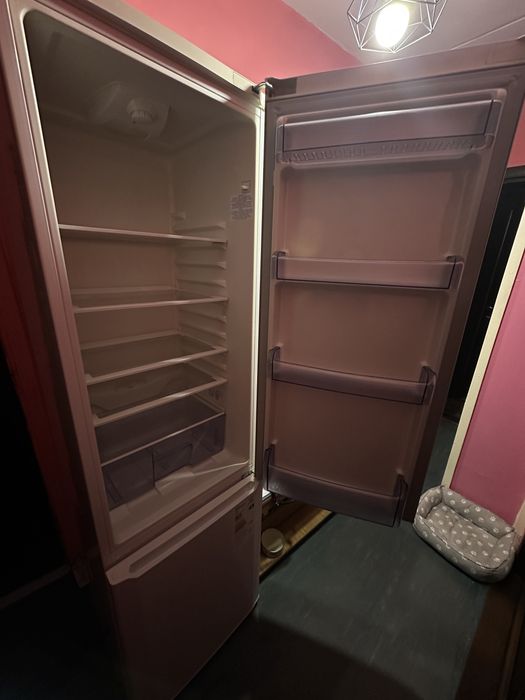 Продам Холодильник BEKO CS 332020