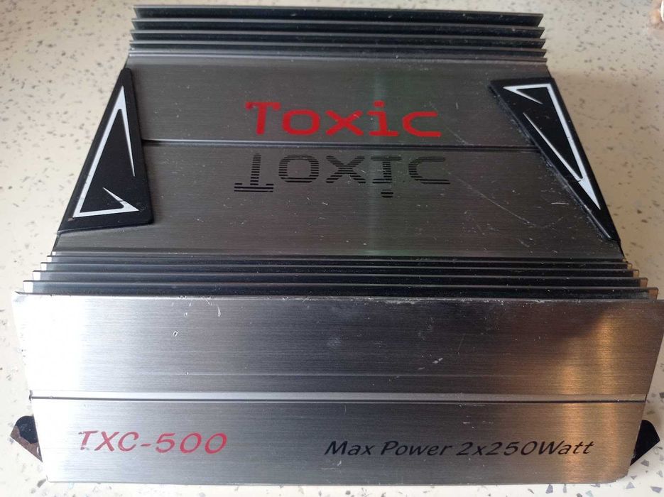 Продавам 2 броя автоусилватели Toxic