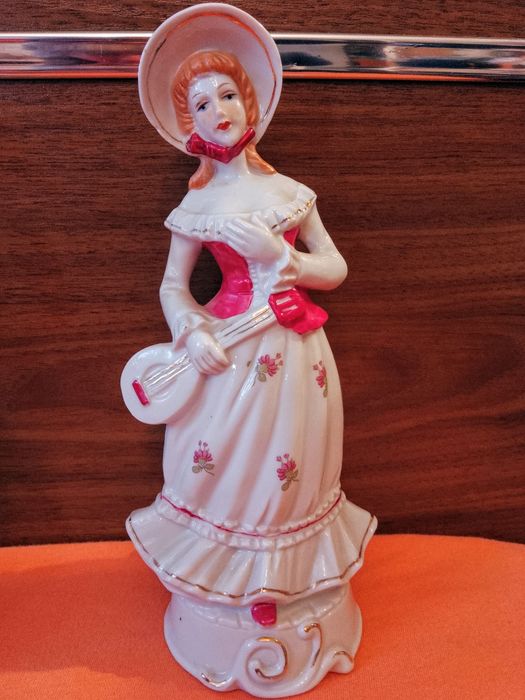 Две порцеланови фигури "Музиканти"