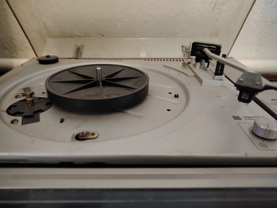 Проигрыватель виниловых пластинок Вега 109 Стерео.