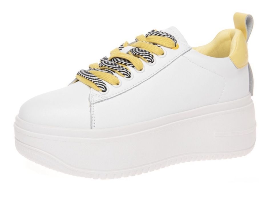 Кроссовки женские