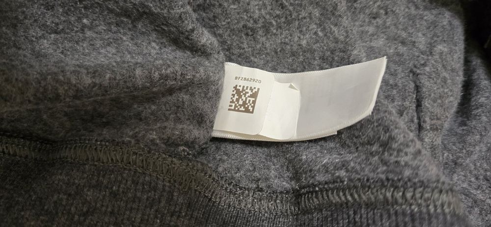 Нов. Суитшърт оригинален.  THE NORTH FACE.  Модела е унисекс