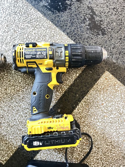 Stanley винтоверти с батерии и зарядно