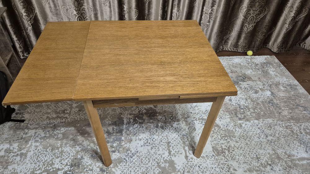 Стол со стульями