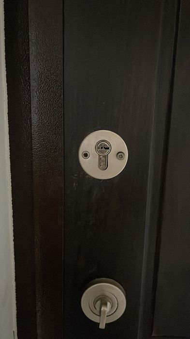 Montaj usi metalice si tamplarie pvs deblocari usi