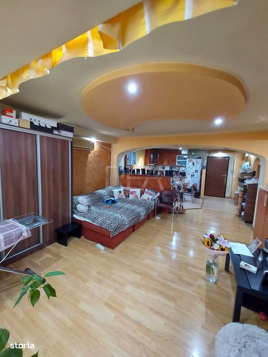 3 camere Vitan Mall, parcare, an 1989, metrou, 85 mp