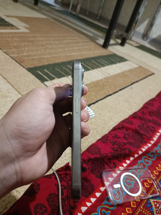 Iphone 15 pro natural titanium