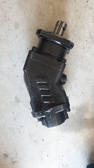 Pompa basculare tip banana