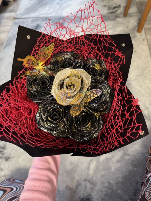 Buchet trandafiri satin 40 de lei
