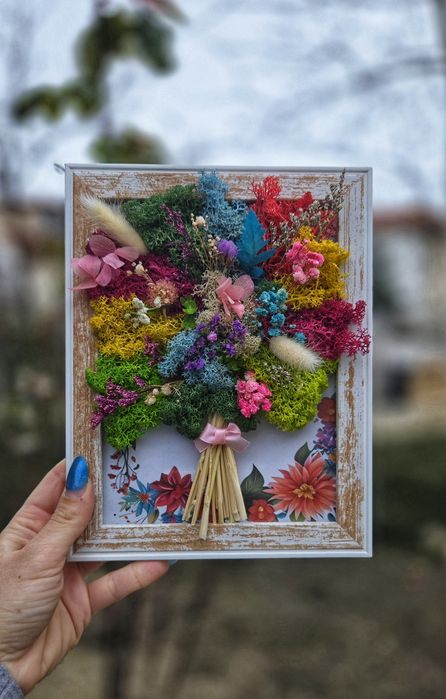 Красива картина букет за всеки повод декориран със скандинавски мъх