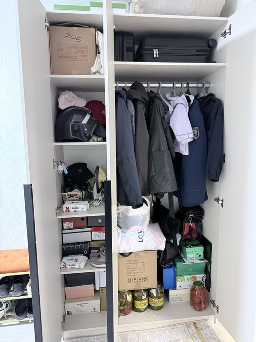 Продам шкаф срочно.