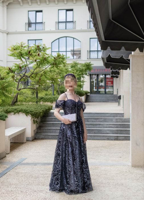 Абитуриентска рокля + подарък диадема