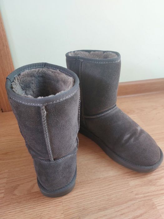 Cizme din piele intoarsa de tip UGG